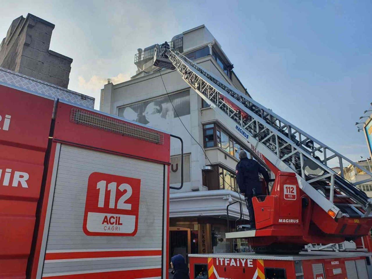 Lokantada yangın çıktı, ekipler seferber oldu