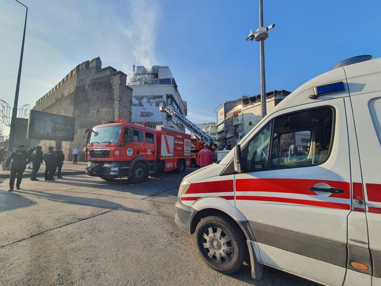 Lokantada yangın çıktı, ekipler seferber oldu