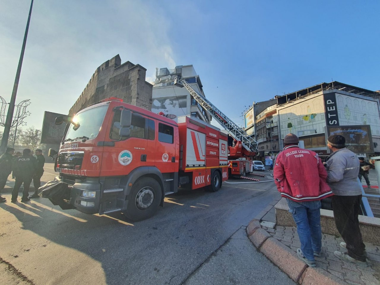 Lokantada yangın çıktı, ekipler seferber oldu