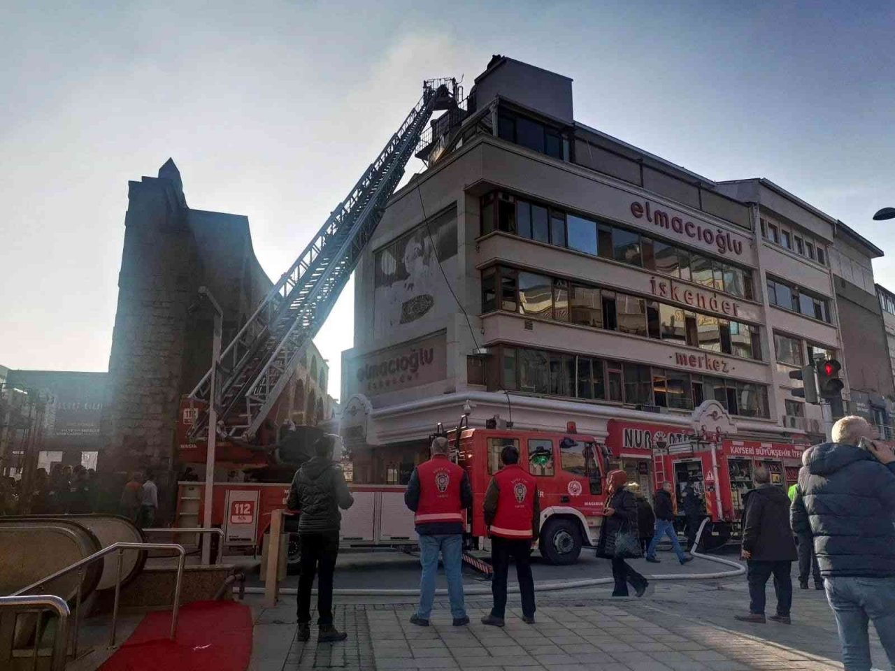 Lokantada yangın çıktı, ekipler seferber oldu