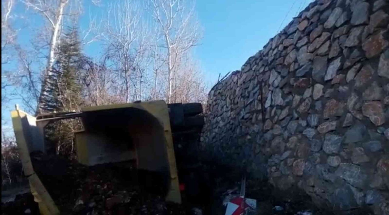 Hafriyat kamyonu bahçeye düştü: 1 yaralı