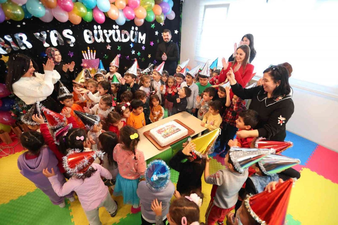 Minikler yeni yılı gündüz bakımevinde kutladı