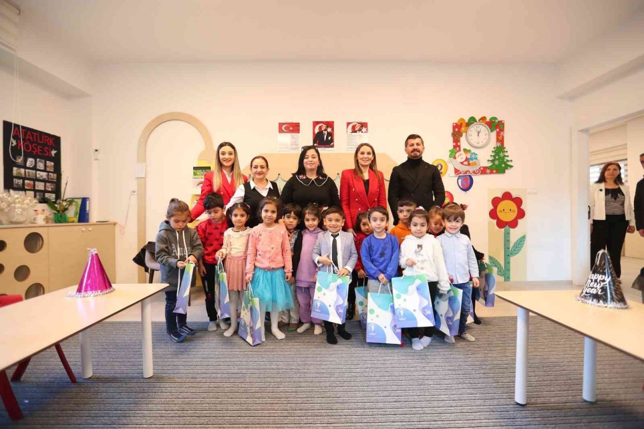 Minikler yeni yılı gündüz bakımevinde kutladı