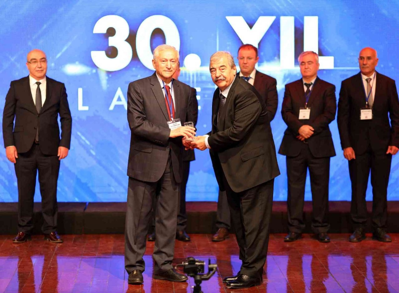 Sanko Holding değerli yıllar plaket töreni