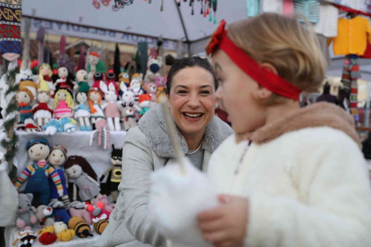 Selçuk’ta Yeni Yıl Panayırı açıldı