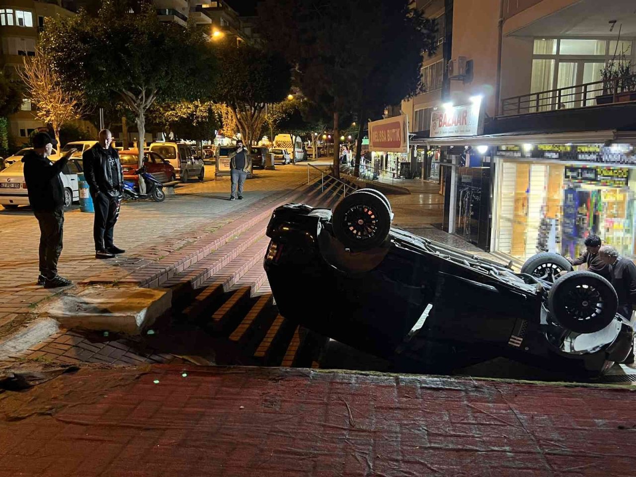 Alanya’da viteste unutulan lüks cip devrildi