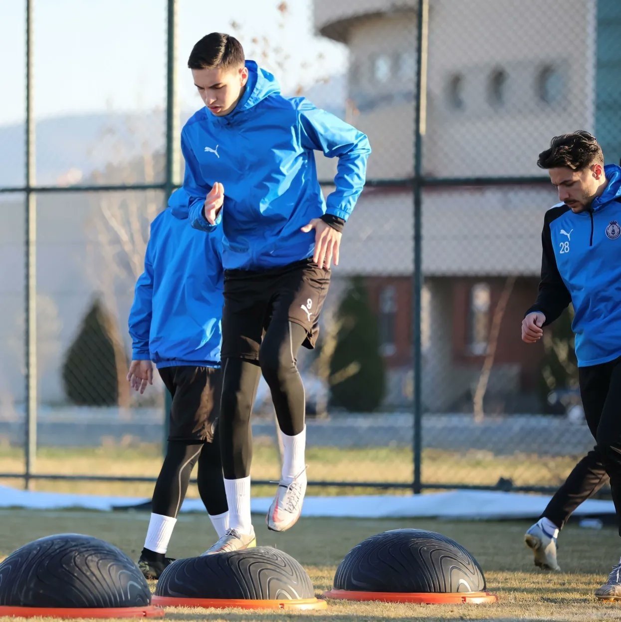 Afyonspor, devre arası hazırlığı çerçevesinde antrenmanlara devam ediyor