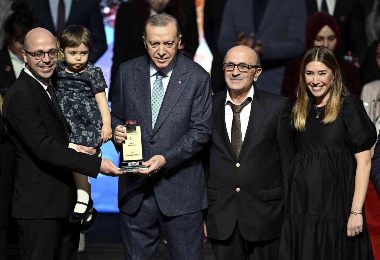 ERÜ Öğretim Üyeleri TÜBA Bilim Ödüllerini Aldı