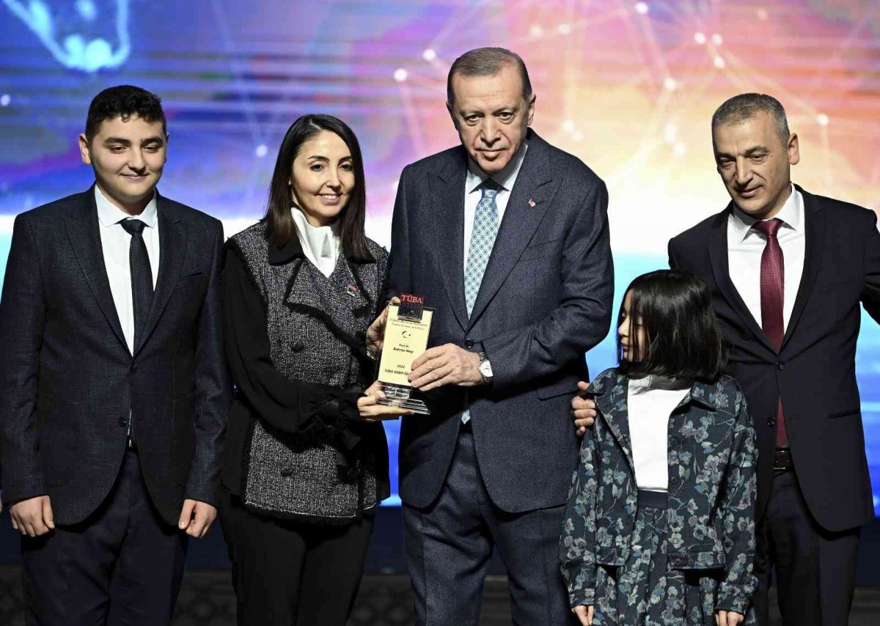 ERÜ Öğretim Üyeleri TÜBA Bilim Ödüllerini Aldı