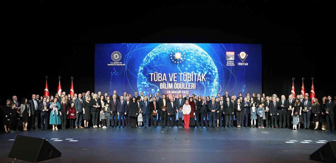 ERÜ Öğretim Üyeleri TÜBA Bilim Ödüllerini Aldı