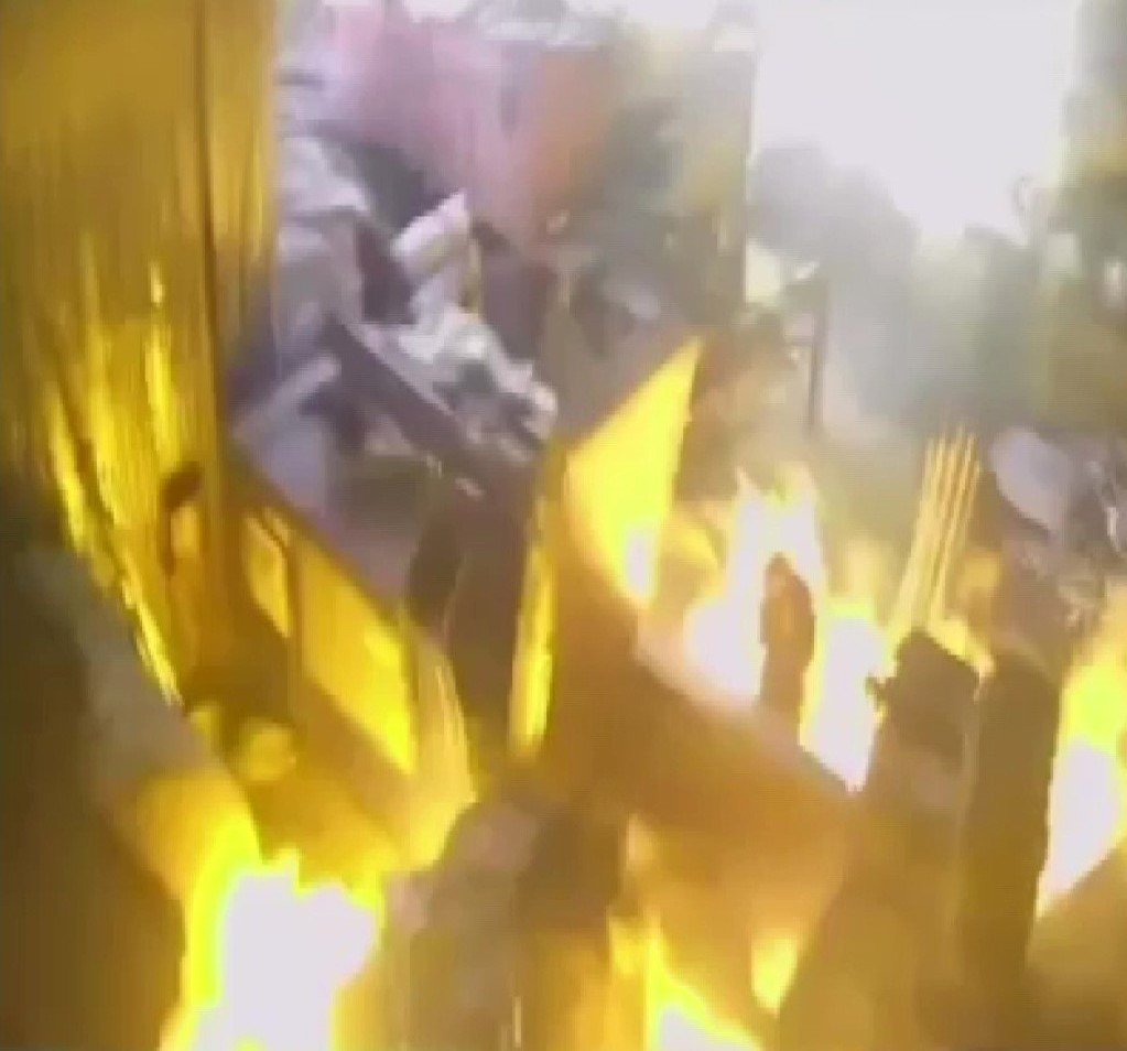 Ümraniye’de geri dönüşüm tesisinde patlama anı kamerada