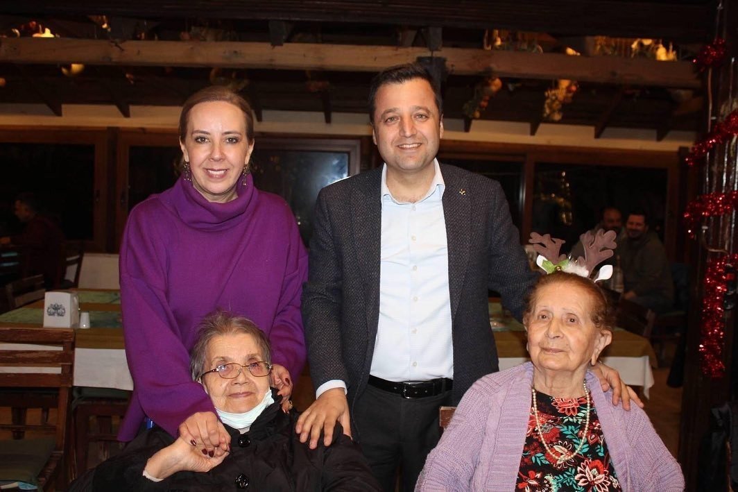 Muğla’da yaşlı çınarlar yemekte bir araya geldi