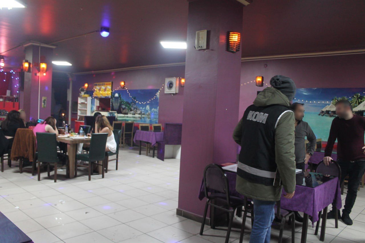 Bayburt’ta yılbaşı öncesi eğlence mekanları, alkol satış yerleri, pastaneler ve imalathaneler denetlendi