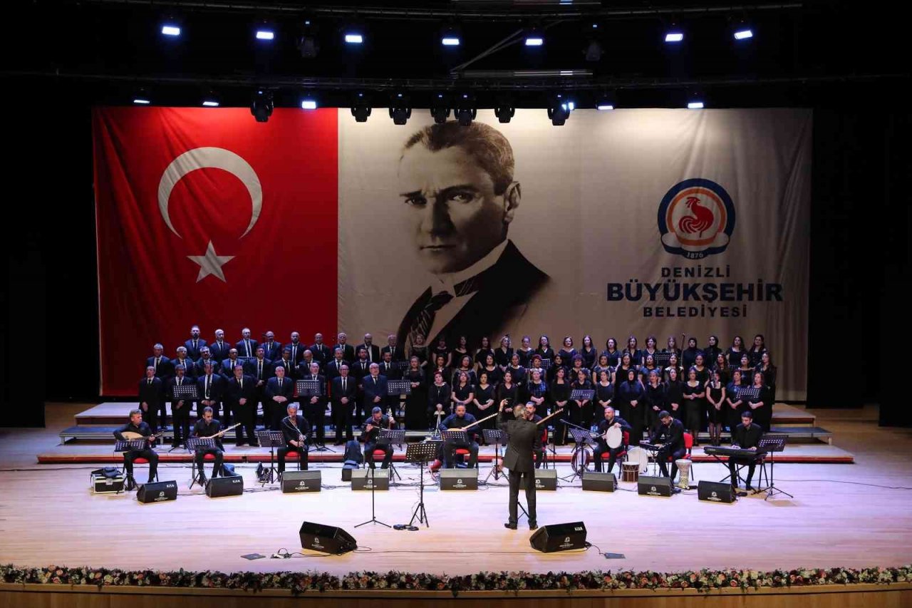 Denizli’de yılın son konserinde gönüller fethedildi