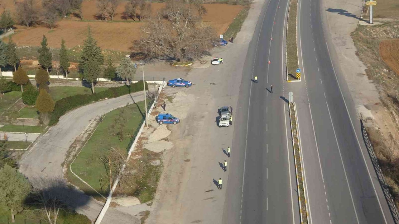 Havada denetim yapan jandarmadan kazaya anında müdahale