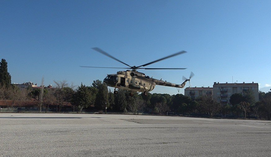 Havada denetim yapan jandarmadan kazaya anında müdahale