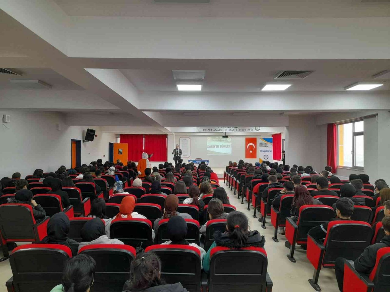 Öğrenciler mesleği erbabından dinledi