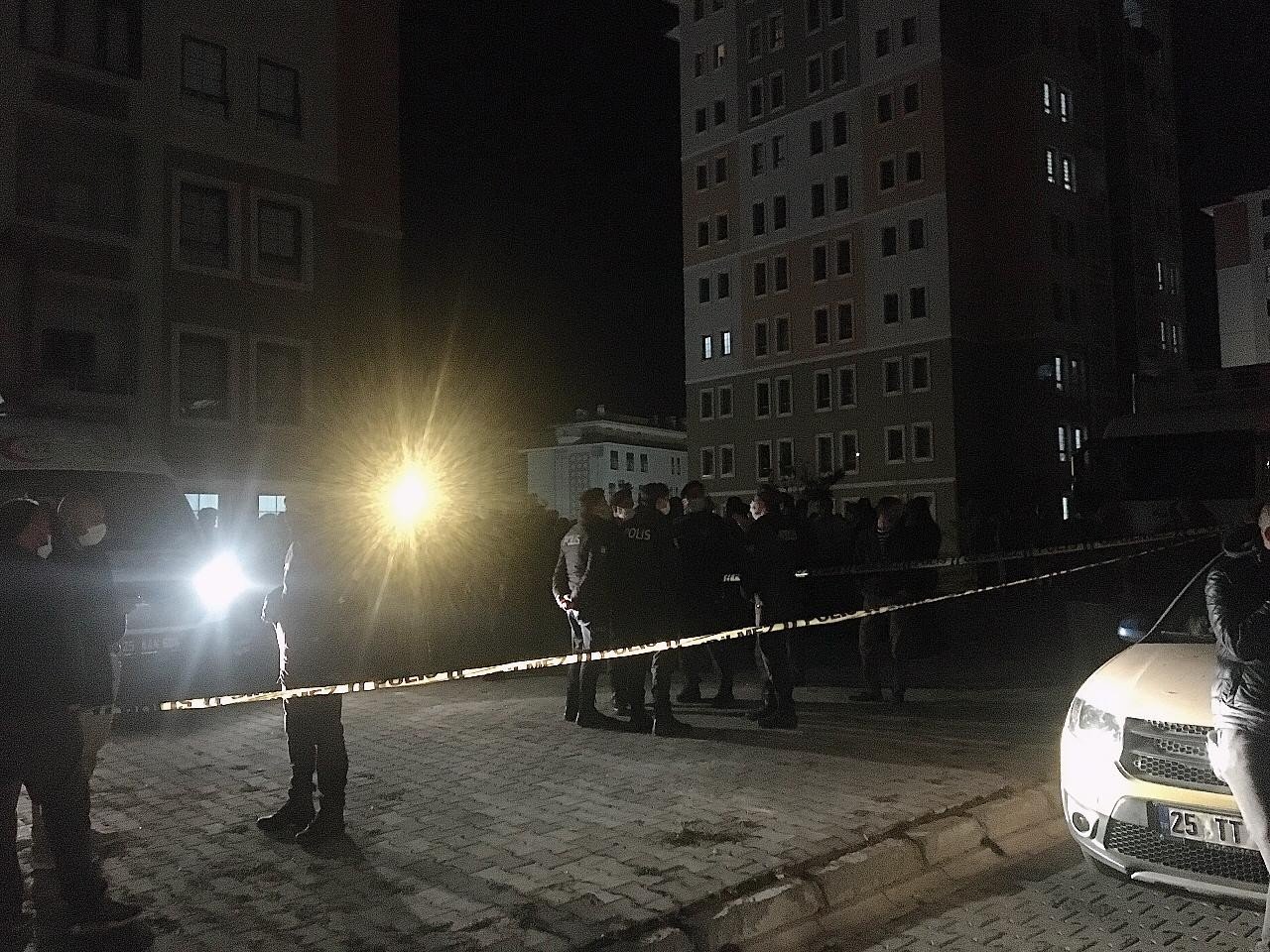 Hareketsiz kalıncaya kadar yaşlı kadının boğazını kesmiş