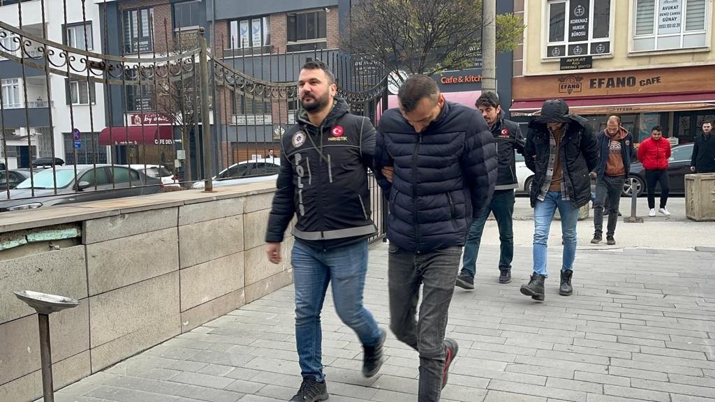 Uyuşturucu madde operasyonunda yakalanan 8 şüpheli adliyeye sevk edildi