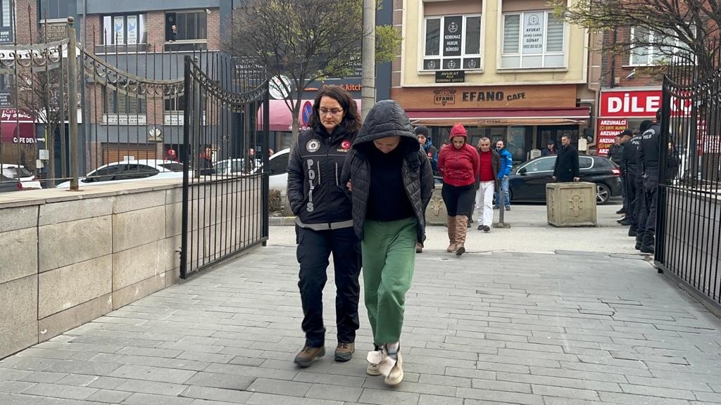 Uyuşturucu madde operasyonunda yakalanan 8 şüpheli adliyeye sevk edildi