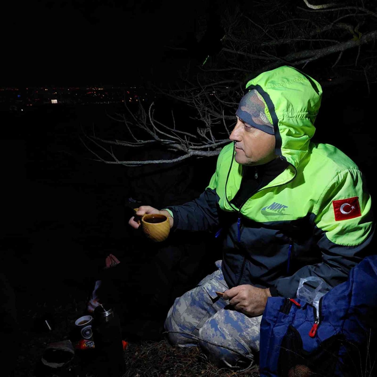 Doğa tutkunları 2022’yi 10 kilometrelik gece yürüyüşüyle noktaladı