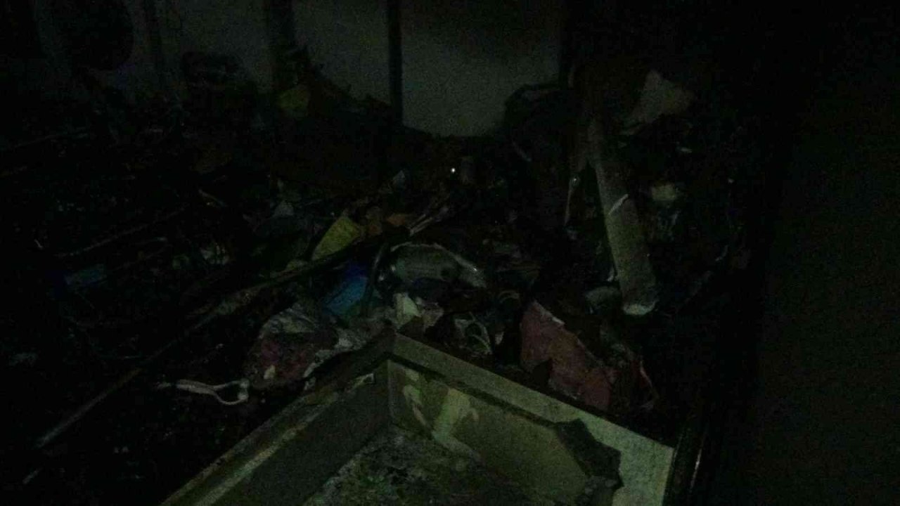 Alev ve dumanlar arasında kalan 7 kişiyi ekipler kurtardı