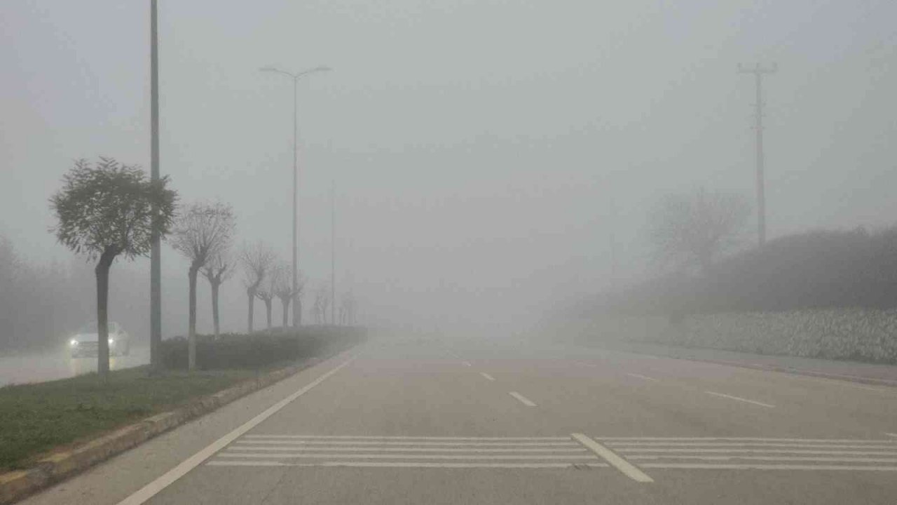 Karabük’te yoğun sis görüş mesafesini kısalttı