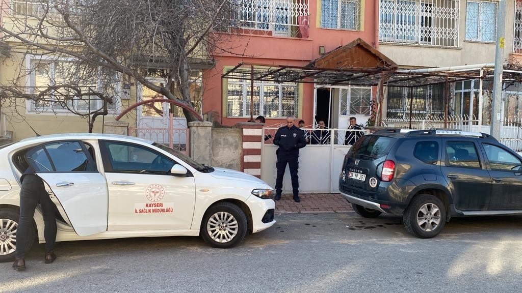 76 yaşındaki kadın evinde ölü bulundu