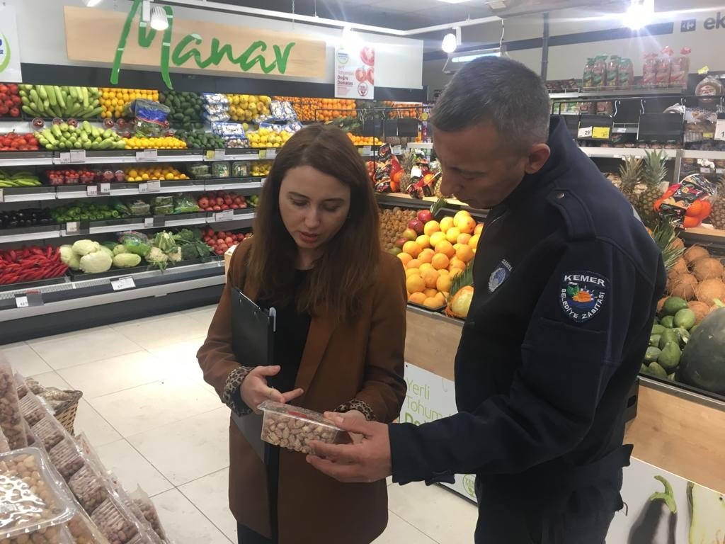 Kemer’de zabıtadan yılbaşı öncesi denetimi