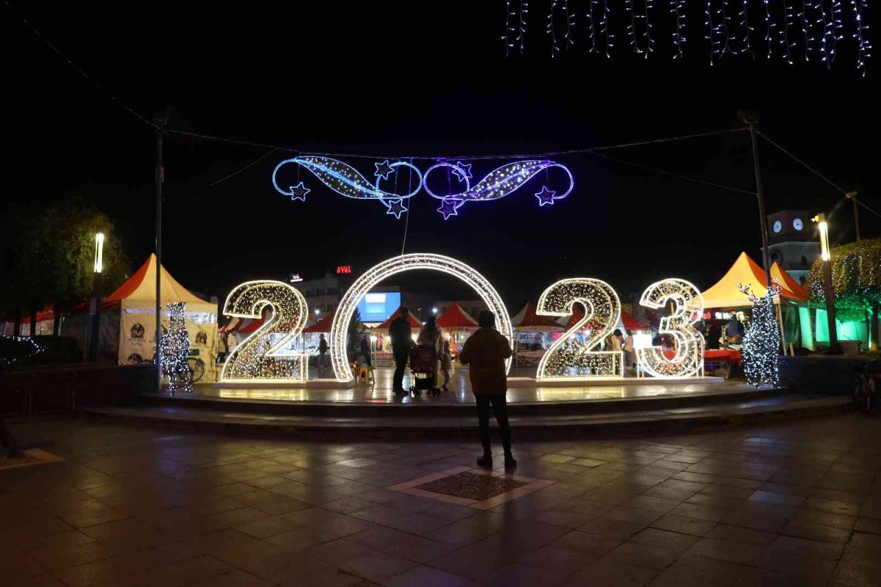 Marmaris yeni yılı coşkuyla karşılıyor