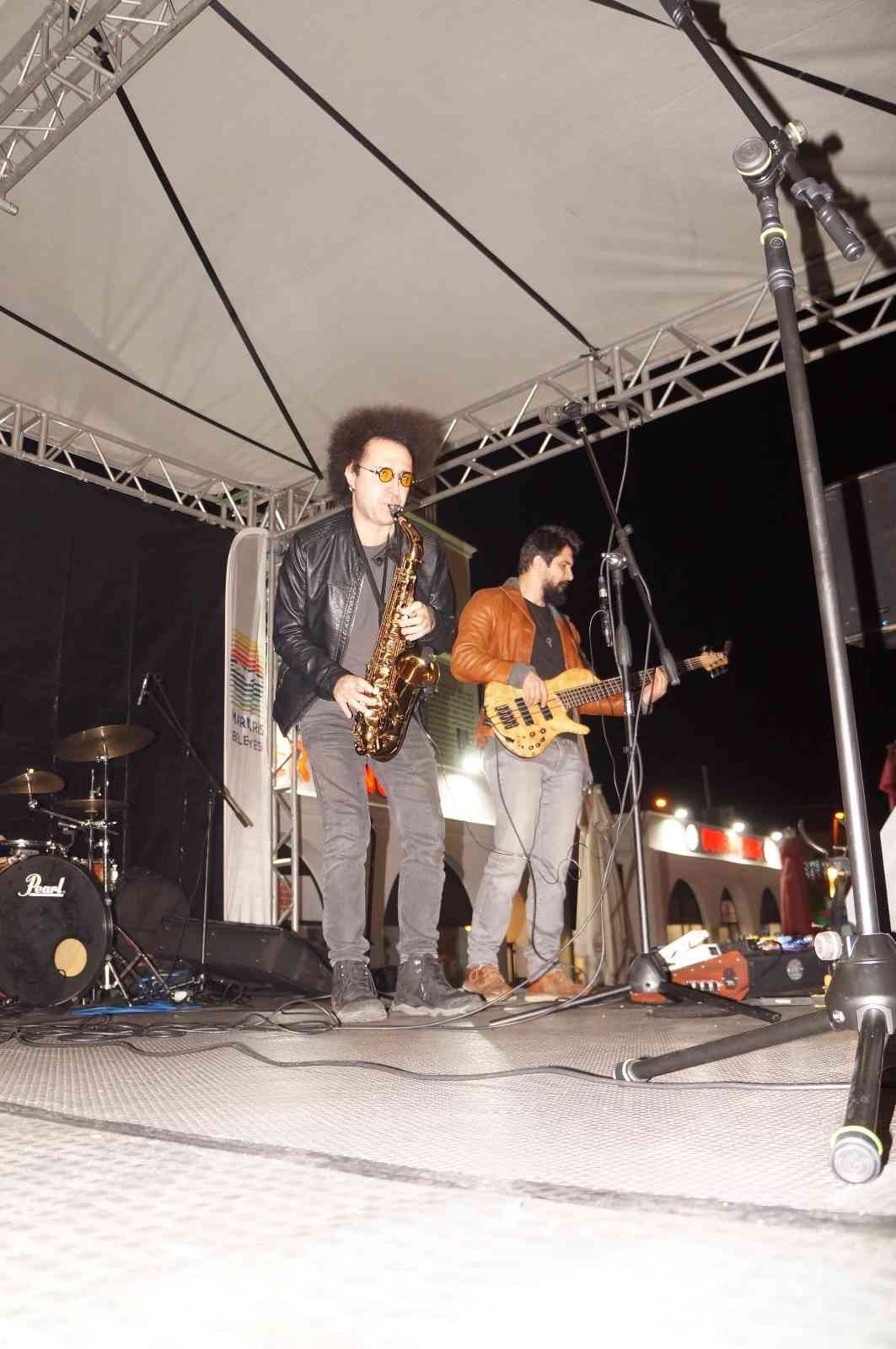 Marmaris yeni yılı coşkuyla karşılıyor