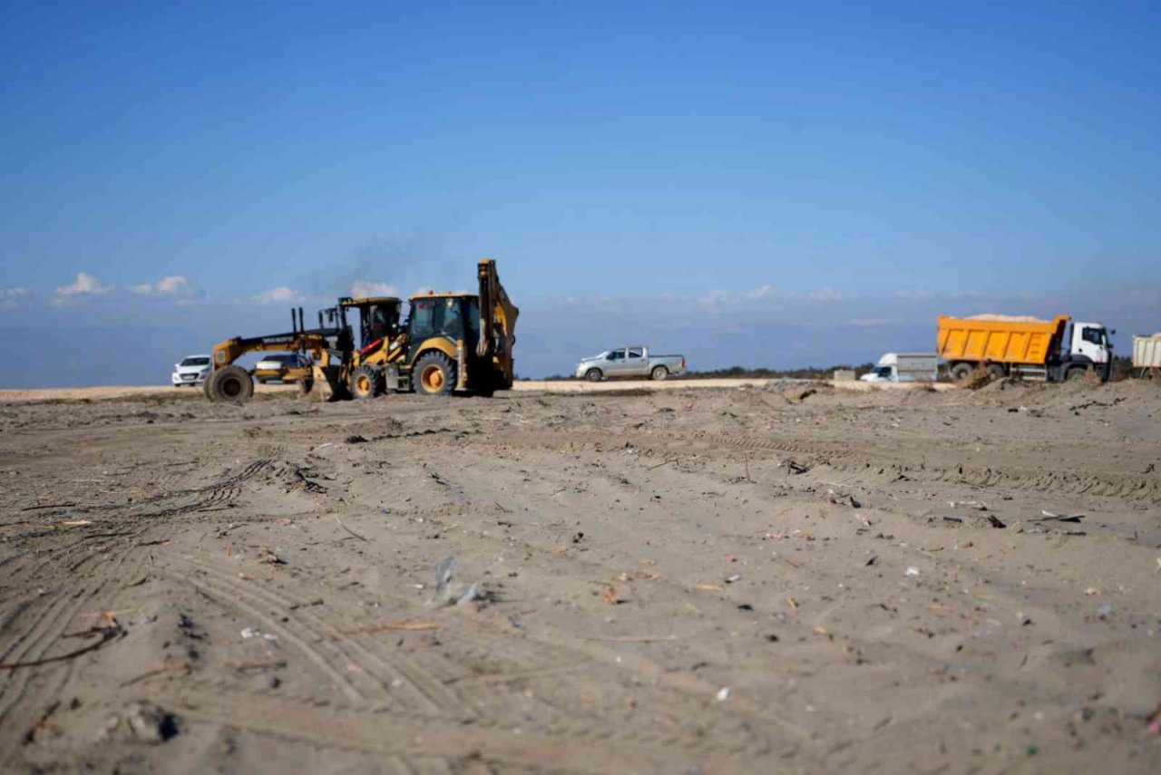 Tarsus plajı yaza hazırlanıyor
