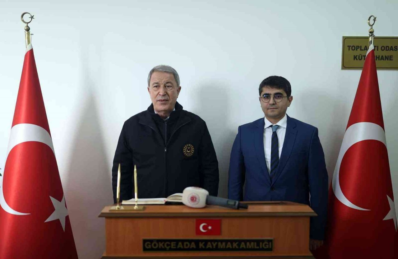 Milli Savunma Bakanı Akar ve komuta kademesinden Gökçeada’ya ziyaret