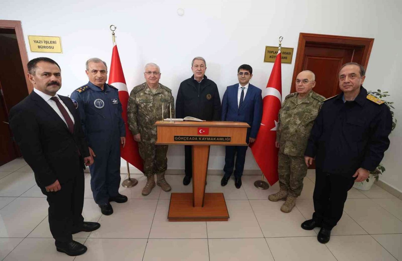 Milli Savunma Bakanı Akar ve komuta kademesinden Gökçeada’ya ziyaret
