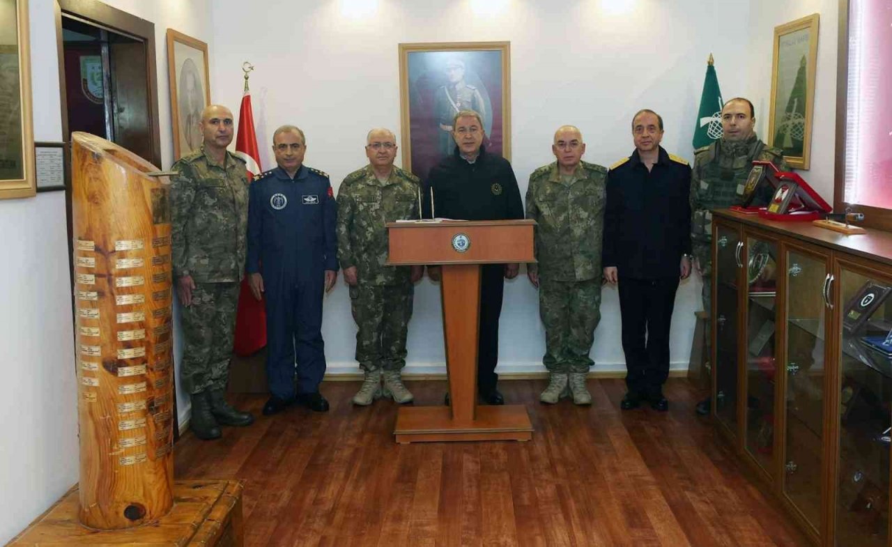 Bakan Akar ve TSK komuta kademesinden “Rüzgar Alayı”na ziyaret