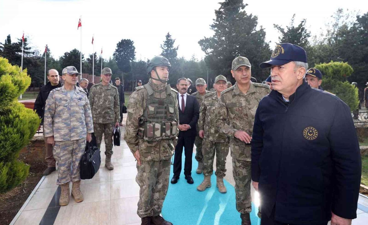 Bakan Akar ve TSK komuta kademesinden “Rüzgar Alayı”na ziyaret