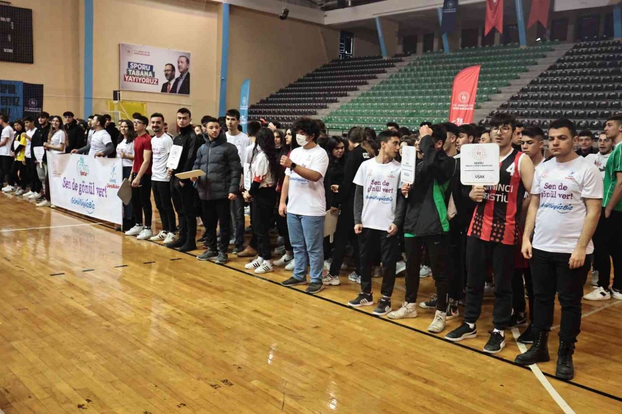 Denizli’de 194 kadın ve 200 erkek bilek güreşinde yarışıyor