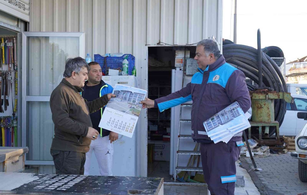 Ortaca Belediyesinin yeni yıl takvimleri dağıtılıyor