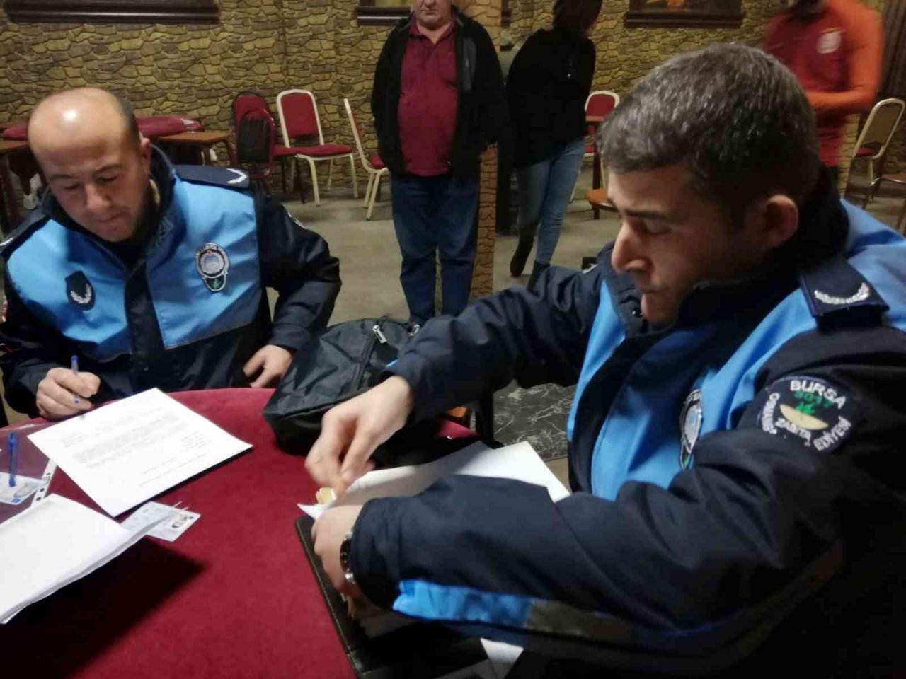 Ruhsatsız faaliyet gösteren kahvehaneler mühürlendi