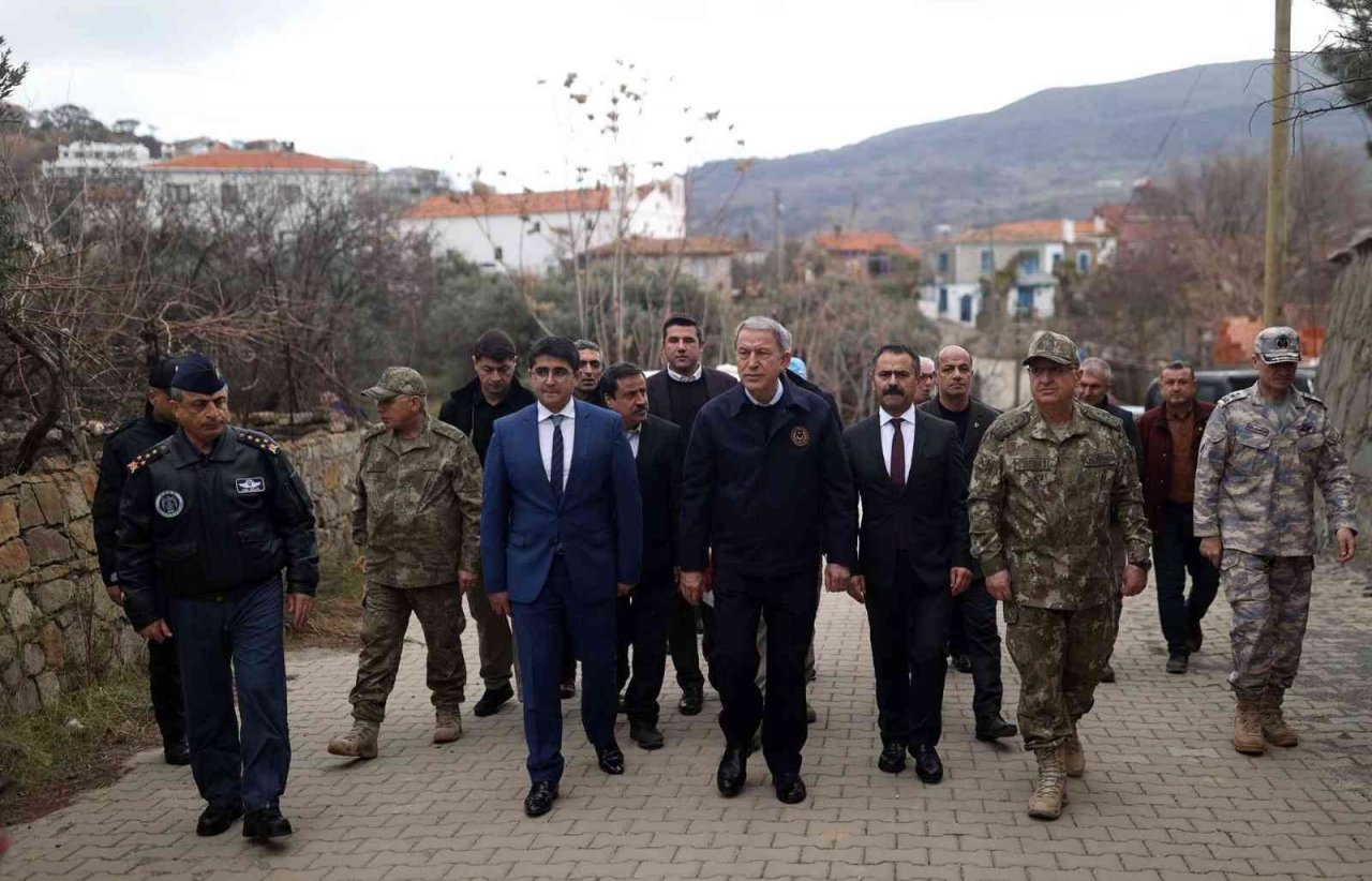 Bakan Akar ve TSK komuta kademesinden “Rüzgar Alayı”na ziyaret