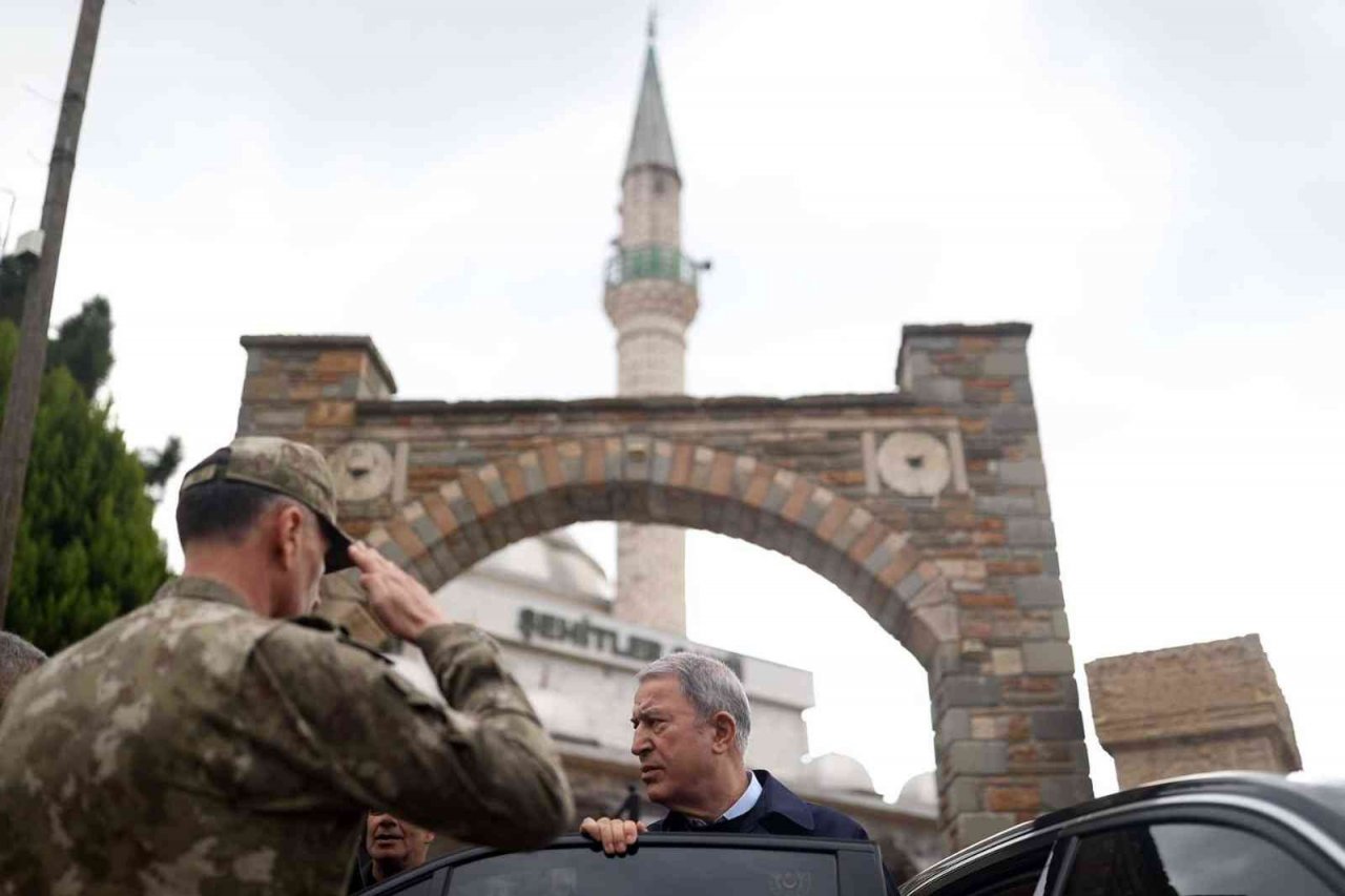 Bakan Akar ve TSK komuta kademesinden “Rüzgar Alayı”na ziyaret