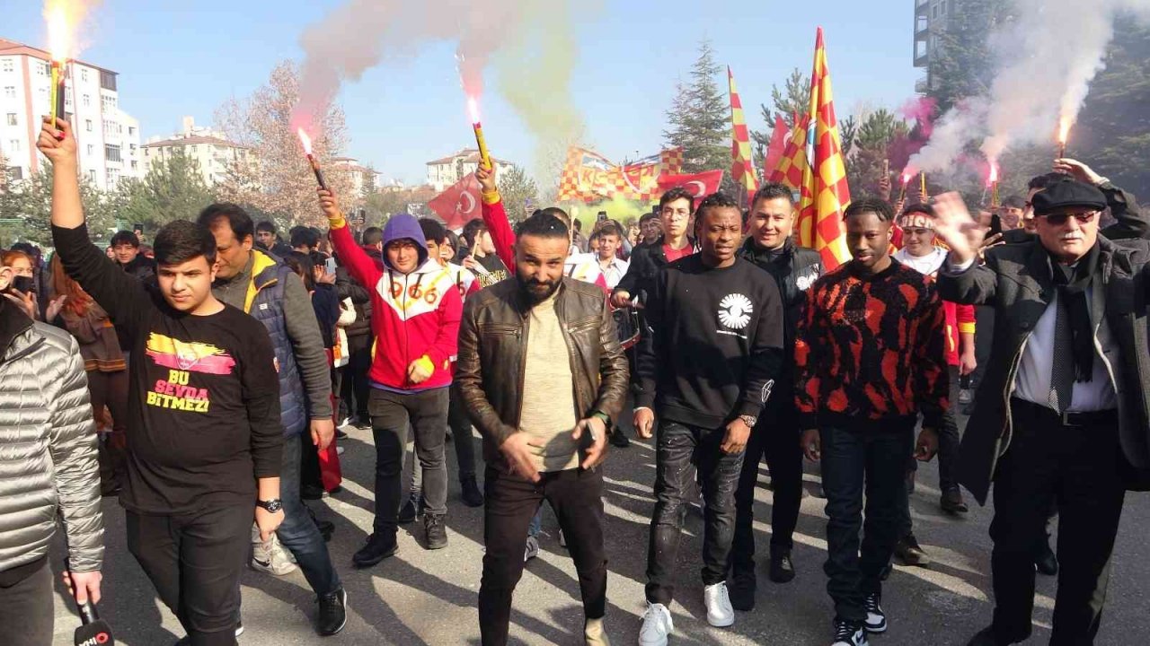 Stadyuma değil, okula geldiler