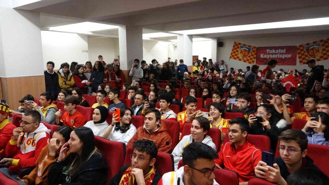 Stadyuma değil, okula geldiler