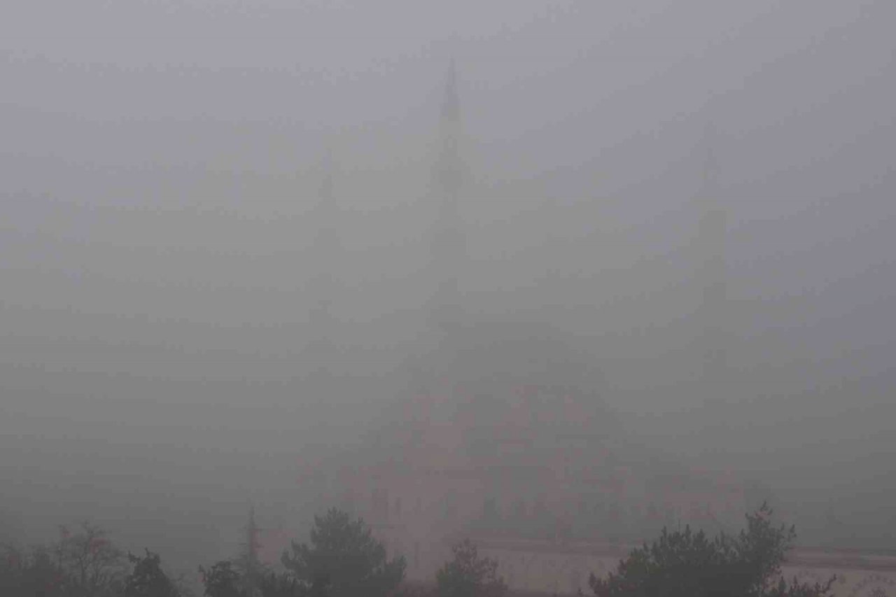 43 ilin geçiş güzergahında yoğun sis: Görüş mesafesi 50 metreye düştü