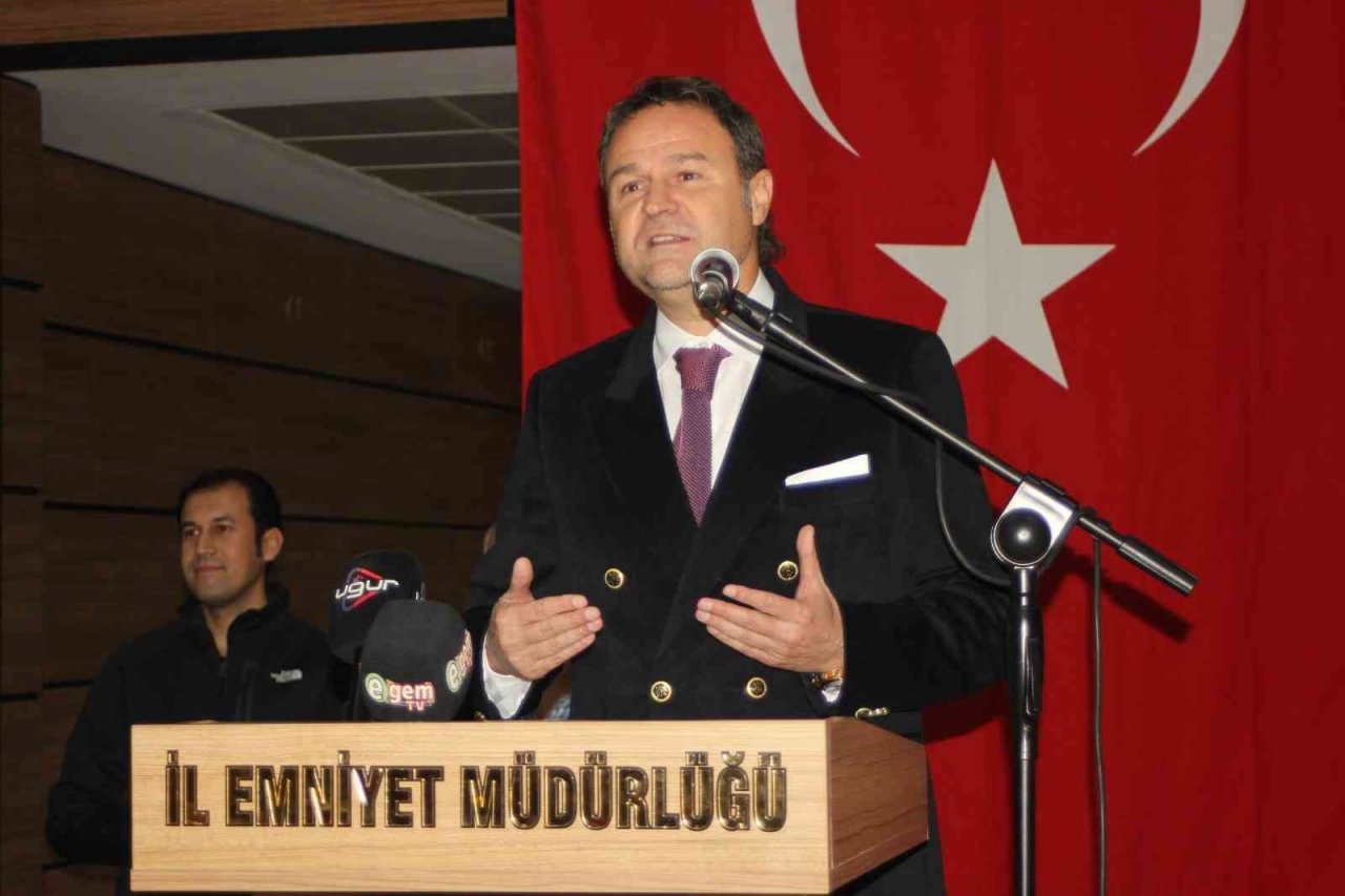 Uşak Emniyet Müdürü Mesut Gezer emekli polislerin ismini künyelere kazıdı