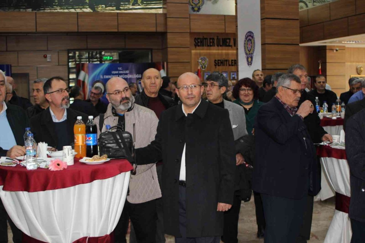 Uşak Emniyet Müdürü Mesut Gezer emekli polislerin ismini künyelere kazıdı