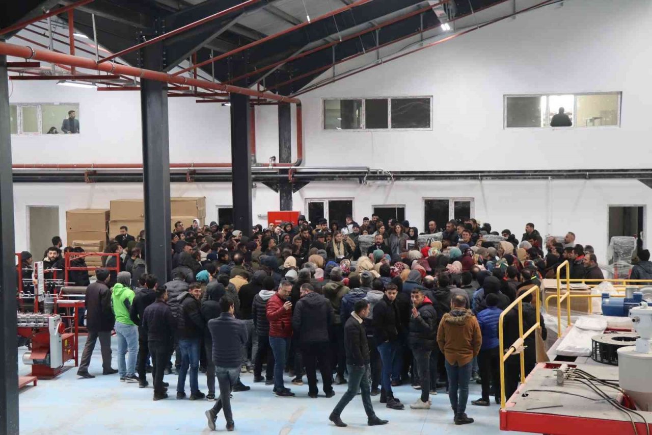 Oltu çuval fabrikasında 350 kişi iş başı yaptı