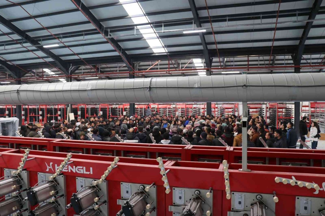 Oltu çuval fabrikasında 350 kişi iş başı yaptı