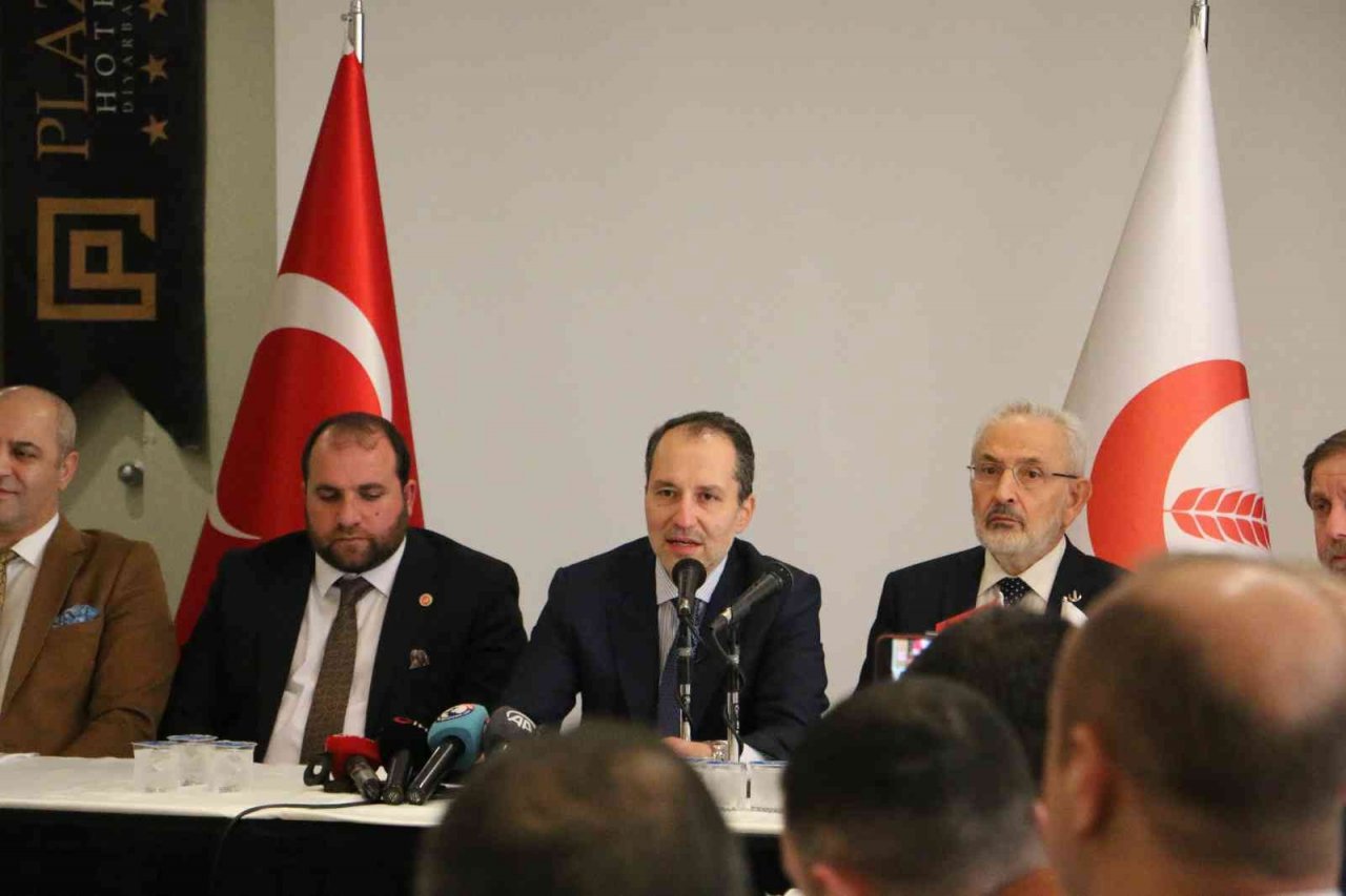 Fatih Erbakan: “6’lı masanın ayaklarından çatırtılar geliyor”