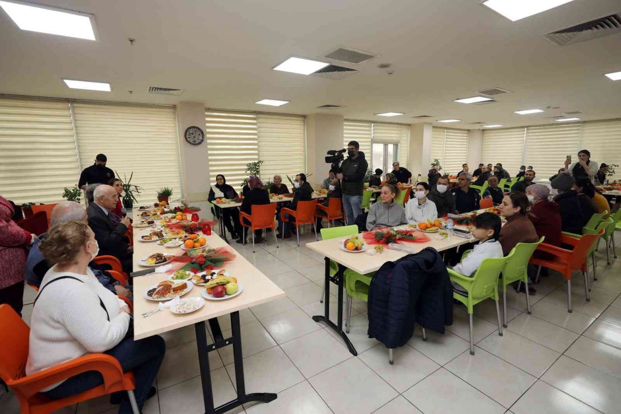 Zübeyde Hanım Konukevi’nde yılbaşı yemeği